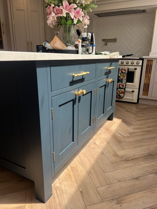 To showcase the stunning hand painted finish